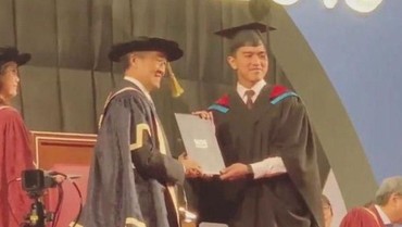img-title Diwisuda, Kaesang Pangarep Terima Penghargaan dan Uang Rp51 Juta