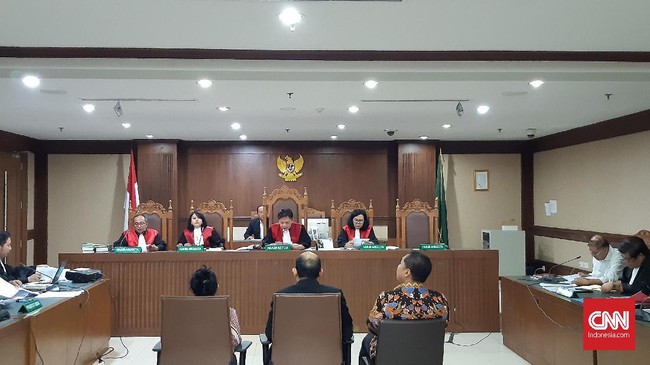 Jaksa KPK menyecar dua saksi yang dihadirkan dalam sidang terdakwa Markus Nari, terkait keuntungan yang didapat perusahaan mereka dari proyek e-KTP.