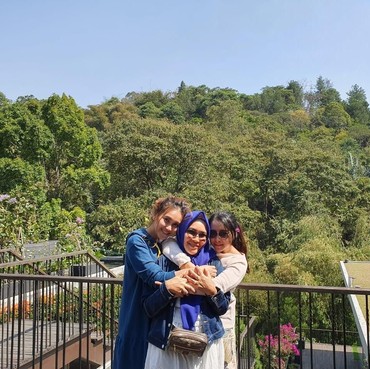 Alasan Umi Kalsum Pindahkan Makam Nenek Ayu Ting Ting