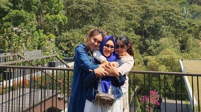 Alasan Umi Kalsum Pindahkan Makam Nenek Ayu Ting Ting