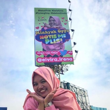 Viral, Wanita Bekasi Pasang Baliho Demi di-Notice Idol Korea