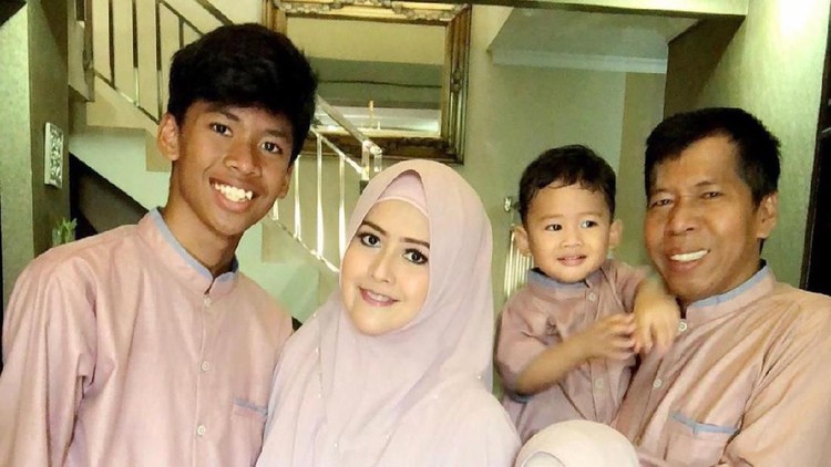 Punya lebih dari satu istri berarti juga punya biaya pengeluaran lebih besar. Kiwil keluarkan uang bulanan sebesar Rp 30 juta untuk dua istrinya.
