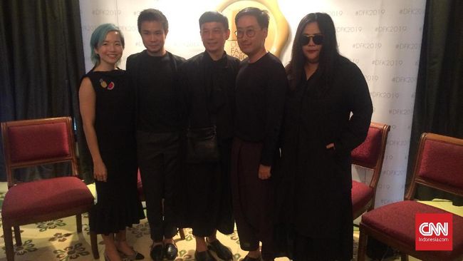 Dewi Fashion Knight yang menjadi pamungkas Jakarta Fashion Week 2020 mendatang bakal menggandeng empat desainer senior Indonesia. 