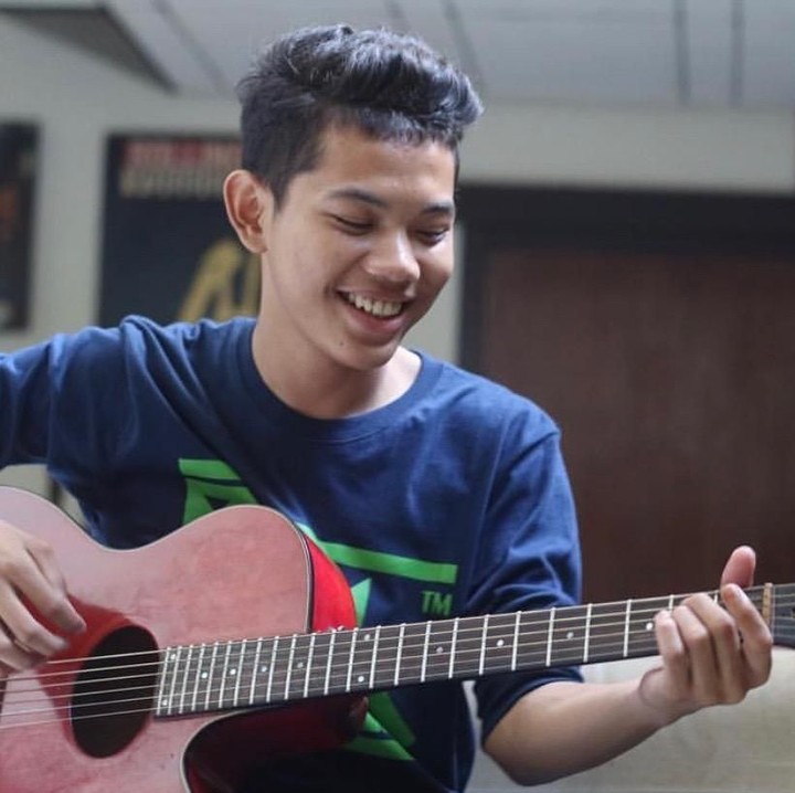 <p>Tegar sering mengunggah videonya sedang bermain gitar dan bernyanyi di media sosial Instagram. (Foto: Instagram @tegar_official)</p>