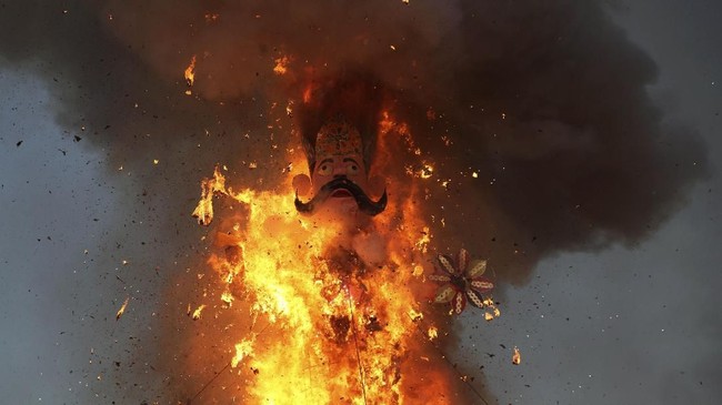 FOTO: Mengalahkan Kejahatan di Festival Dussehra
