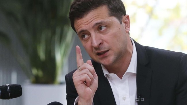 Presiden Ukraina, Volodymyr Zelenskiy, menuturkan ia tak melihat tanda-tanda penarikan pasukan Rusia dari posisi yang berada dekat dengan perbatasan Ukraina.