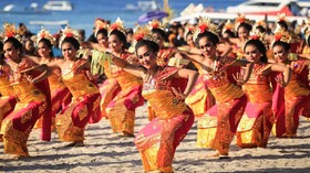 Wisatawan Meriahkan Penutupan Nusa Penida Festival 2019