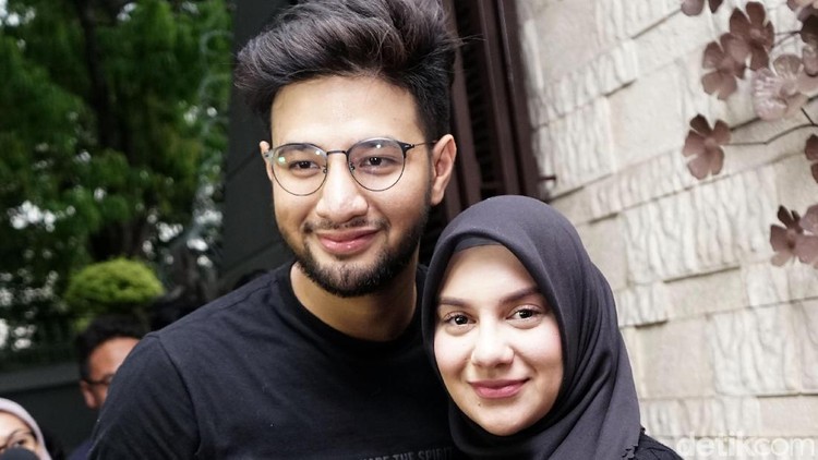 Ammar Zoni dan Irish Bella saat ditemui di kawasan Cinere.