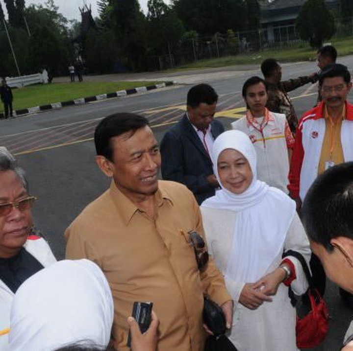 <p>Di berbagai acara negara, Menkopolhukam Wiranto mengajak sang istri, Rughaiyah Usman atau disapa Uga Wiranto. (Foto: Facebook/ Uga Wiranto)</p>