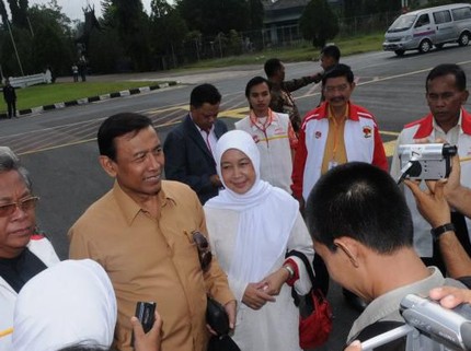 6 Potret Wiranto bersama Istri Tercinta, Uga Wiranto