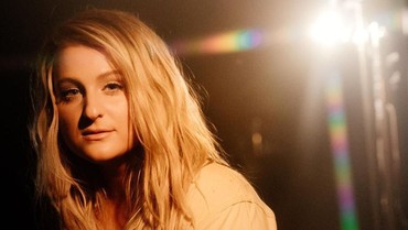 Lirik Lagu Wave - Meghan Trainor