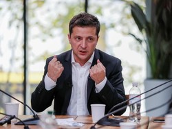 Istri Positif COVID-19, Presiden Ukraina Batalkan Seluruh Pertemuan-Perjalanan