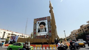 Ramai Slogan Anti-Khamenei di Malam Peringatan Revolusi Iran