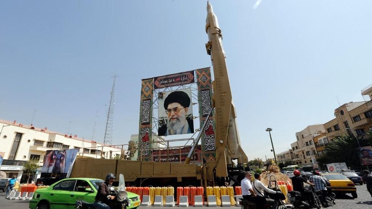 Ramai Slogan Anti-Khamenei di Malam Peringatan Revolusi Iran