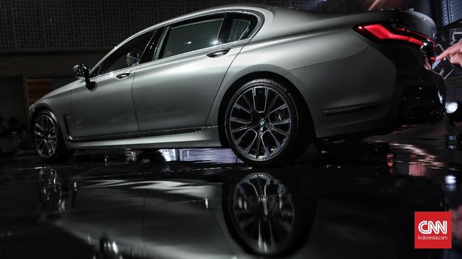 BMW seri 7 Peluncuran BMW seri 7 di Jakarta, Kamis, 10 Oktober 2019. BMW Group Indonesia meluncurkan BMW Seri 7 Long Wheelbase terbaru yang ditawarkan dalam dua variasi yaitu The New BMW 730Li Opulence dan The New BMW 730Li M Sport. CNN Indonesia/Bisma Septalisma