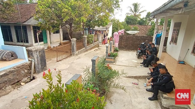 Dua pelaku penyerangan Menkopolhukam Wiranto, yang merupakan pasangan suami-istri, SA dan FD, adalah warga pendatang di Desa Menes, Kecamatan Menes, Pandeglang.