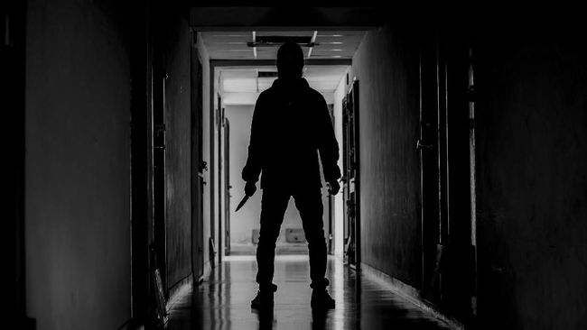 Penggemar kisah thriller pasti senang diajak bermalam di rumah pembunuh berantai 'Buffalo Bill' dalam film 'Silence of the Lambs' ini.