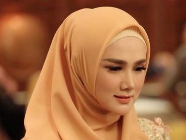 Dipuji Seperti Barbie Hidup, Hidung Mulan Jameela Bikin Netizen Salah Fokus