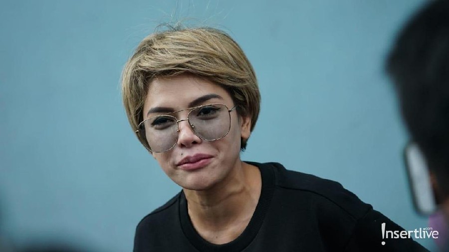 Kata netizen usai melihat aksi Nikita Mirzani yang berani membuka baju di dalam mall bersama Billy Syahputra.