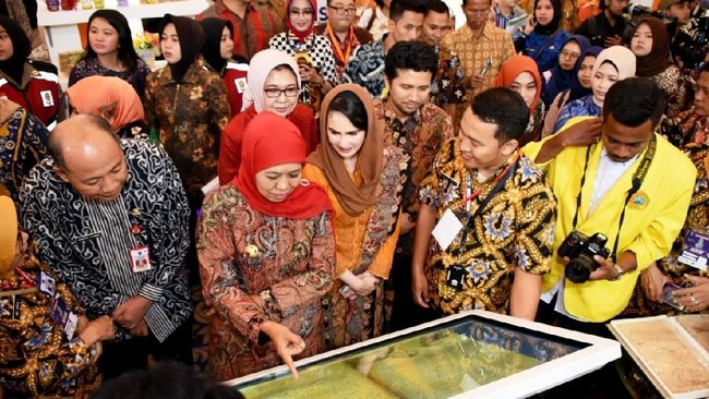 Jatim Fair merupakan rangkaian Hari Jadi ke-74 Jawa Timur 2019 pada 8-13 Oktober dengan mengusung tema "Semarak Belanja Hiburan dan Rekreasi Keluarga"