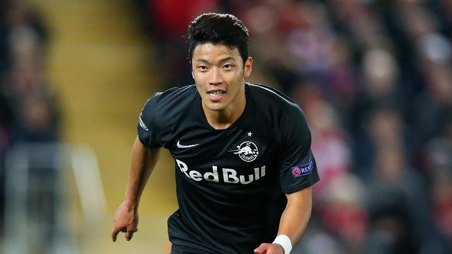 LIVERPOOL, ENGLAND - OCTOBER 02: Hwang Hee-chan of Red Bull Salzburg celebrates after he scores his sides first goal during the UEFA Champions League group E match between Liverpool FC and RB Salzburg at Anfield on October 02, 2019 in Liverpool, United Kingdom. (Photo by Alex Livesey/Getty Images)