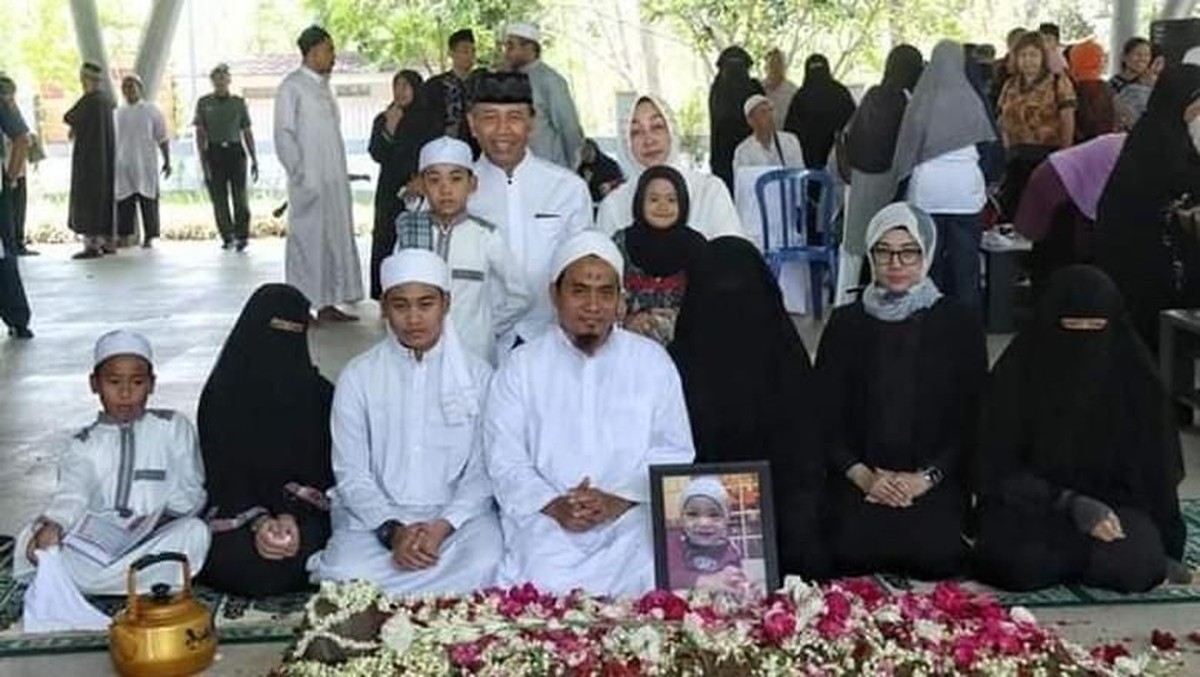 Wiranto baru-baru ini ramai diperbincangkan karena ditusuk saat berkunjung ke Pandeglang&comma; Banten&period; Meski jarang terekpos&comma; ini kedekatan keluarga Wiranto&period;