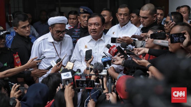 Penusukan Wiranto di Pandeglang masih berkaitan dengan pelantikan Jokowi-Ma'ruf mendatang. BIN telah mendeteksi rencana aksi teror, meski kesulitan melacak.