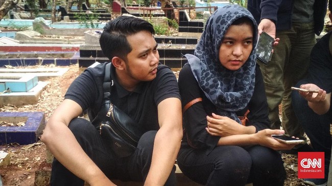 Pihak keluarga ingin tahu siapa yang bertanggung jawab atas kematian janggal Akbar Alamsyah dalam demo di Gedung DPR.
