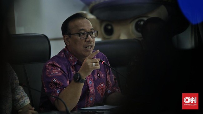 Polri prediksi tahun ini akan mulai ramai penyebaran hoaks dan kampanye hitam jelang tahun politik (Pemilu) 2024.