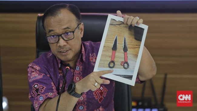 Mabes Polri menyatakan bahwa orang yang sudah terpapar paham radikal memang menjadi lebih berani dan nekat untuk menyerang aparat apa pun kondisinya.