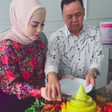 Jedun Ultah di Rumah Mewah, Netizen: Kerudungnya Sampai Dada Donk