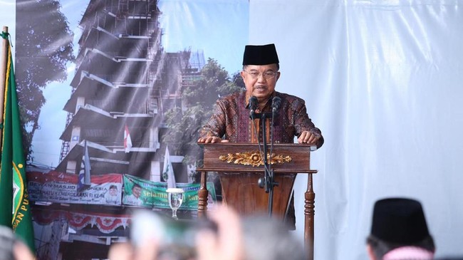 Jusuf Kalla mengatakan pemerintah harusnya menghargai sejarah pendirian Hotel Sultan yang dilakukan Ibnu Sutowo dalam ribut dengan Pontjo Sutowo.