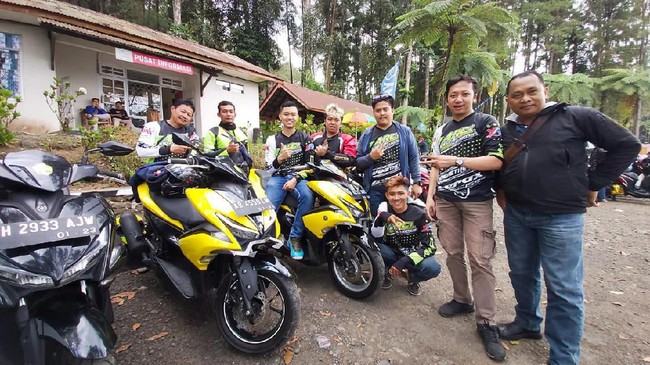 Berbagai komunitas pengguna skuter matik MAXI Yamaha di Jawa Barat dan Jakarta bakal menyerbu Bandung, Jawa Barat mengisi kegiatan tahunan MAXI Yamaha Day.