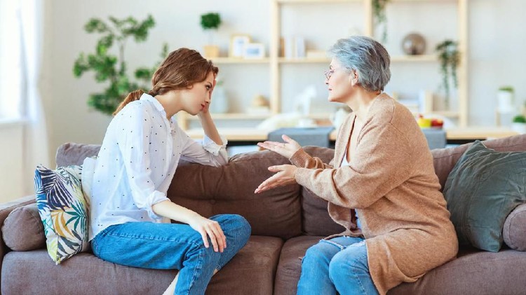 Menantu dan mertua conflict of family two generations old mother and adult daughter