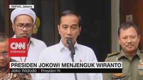 VIDEO: Jokowi Jelaskan Kondisi Terkini Wiranto