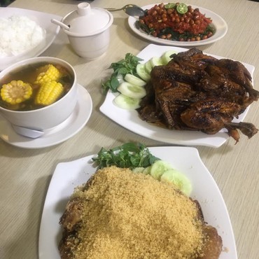 Keseruan Duo Makan Berburu Nasi Goreng Pete dan Bebek Cabe Hijau Nampol