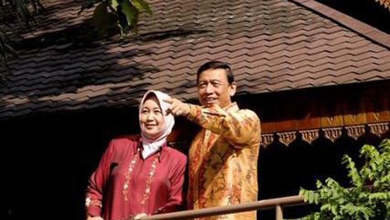 44 tahun sudah Wiranto menjalani kehidupannya bersama sang istri tercinta, Rugaiya Usman. Seperti apa potret kemesraan mereka? Cek yuk!