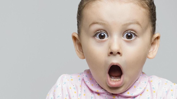 5 Respons Tepat Saat Anak Melihat Orang Tua Bercinta