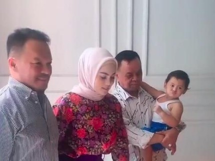 Ada Balita Terlihat di Ulang Tahun Jennifer Dunn, Anak Siapa?