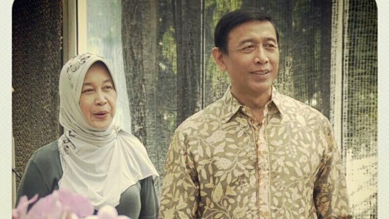 44 tahun sudah Wiranto menjalani kehidupannya bersama sang istri tercinta, Rugaiya Usman. Seperti apa potret kemesraan mereka? Cek yuk!