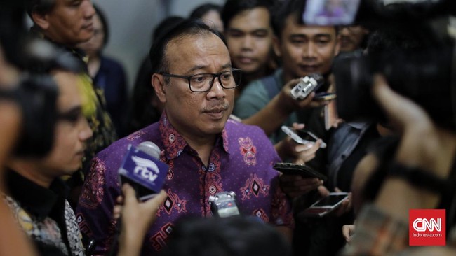 Kepala Divisi Humas Polri Irjen Dedi Prasetyo menyebut laporan tersebut saat ini tengah ditangani oleh penyidik Direktorat Tindak Pidana Siber Bareskrim Polri.
