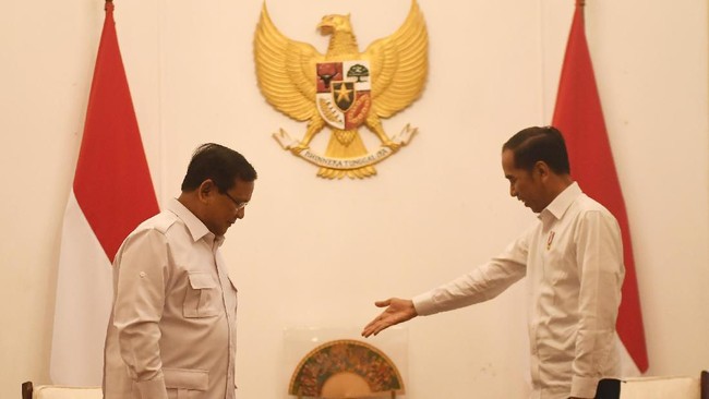 Prabowo Subianto merupakan rival Jokowi di Pilpres 2014 dan 2019. Namun, ia menjadi anak buah Jokowi di periode 2019-2024.