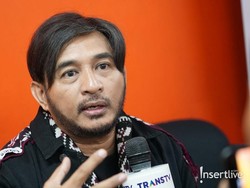 Kenakan Jas saat Liputan Perang, Jeremy Teti Dapat Surat Peringatan