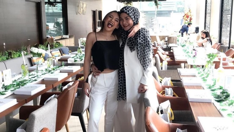 6 Perempuan Anak Seleb yang Menjadi Korban Perceraian Orang Tua 11 Oktober diperingkat sebagai Hari Anak Perempuan Dunia. Berikut Insertlive merangkau enam anak perempuan artis yang menjadi korban perceraian orang tuanya.