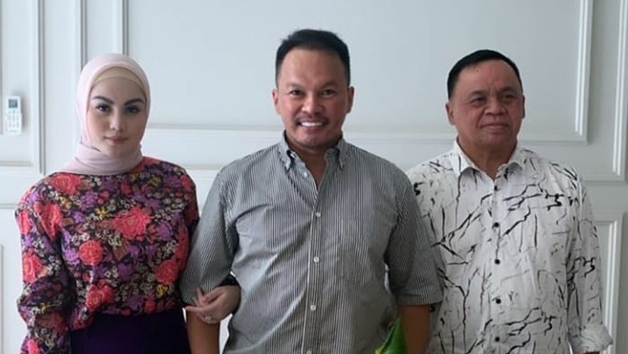 Jennifer Dunn rayakan ulang tahun bersama sang suami, Faisal Harris.