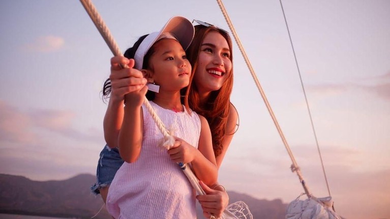 6 Perempuan Anak Seleb yang Menjadi Korban Perceraian Orang Tua 11 Oktober diperingkat sebagai Hari Anak Perempuan Dunia. Berikut Insertlive merangkau enam anak perempuan artis yang menjadi korban perceraian orang tuanya.