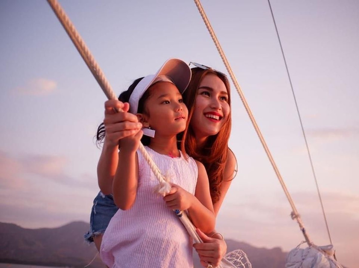 Ayu Ting Ting diramal oleh Mbak You akan segera menemukan jodohnya dan menikah secara diam-diam pada tahun 2020 nanti&period; Benarkah&quest;