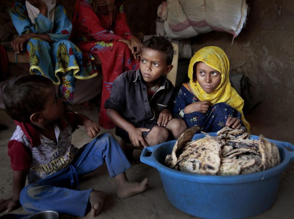Potret Miris Anak-anak di Yaman yang Kelaparan dan Kekurangan Makanan Potret Miris Anak-anak di Yaman yang Kelaparan dan Kekurangan Makanan