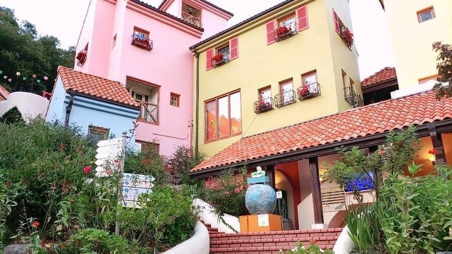 Petite France Lokasi syuting drama Korea di Gyeonggi.