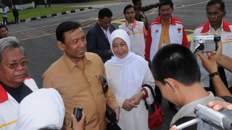 44 tahun sudah Wiranto menjalani kehidupannya bersama sang istri tercinta, Rugaiya Usman. Seperti apa potret kemesraan mereka? Cek yuk!